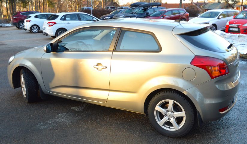 879256-11 KIA Ceed 1.6 CRDI Sport ed - 2009