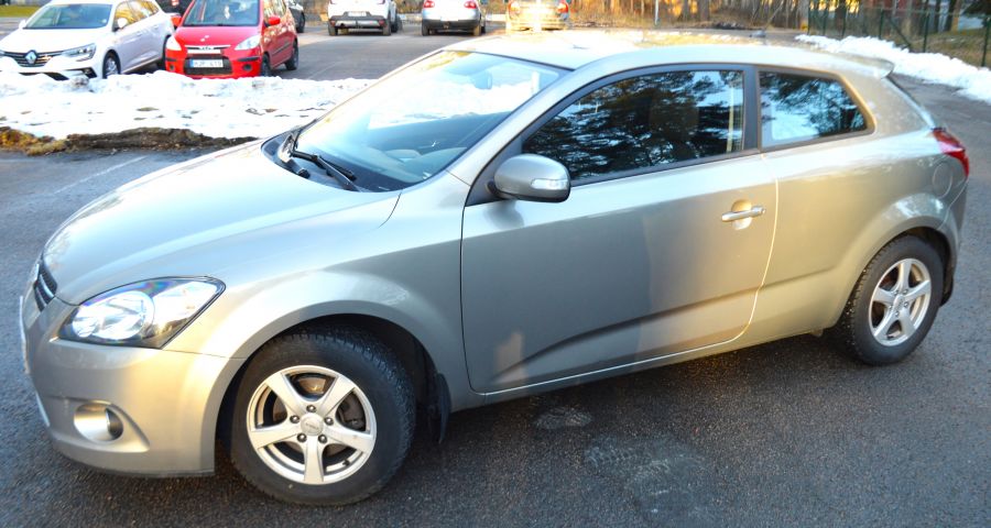 879256-13 KIA Ceed 1.6 CRDI Sport ed - 2009