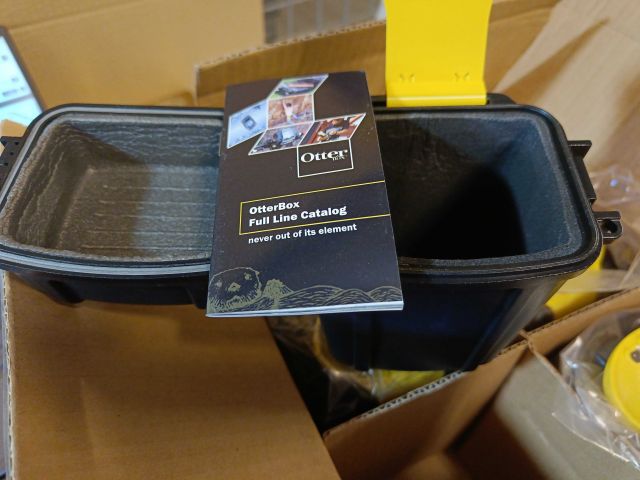 754342-4 6 new Otterbox 8000