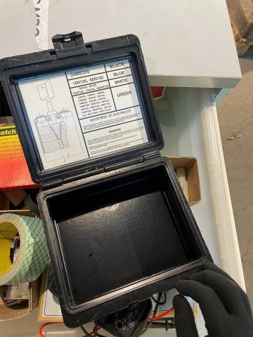 877074-7 Skåp med innehåll verktyg från elverkstad