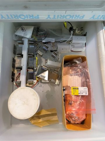 877074-9 Skåp med innehåll verktyg från elverkstad