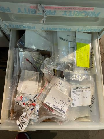 877074-10 Skåp med innehåll verktyg från elverkstad