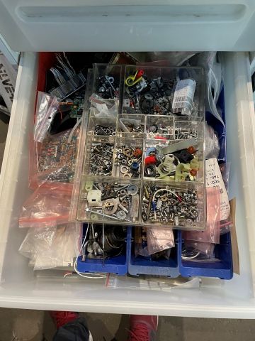 877074-18 Skåp med innehåll verktyg från elverkstad