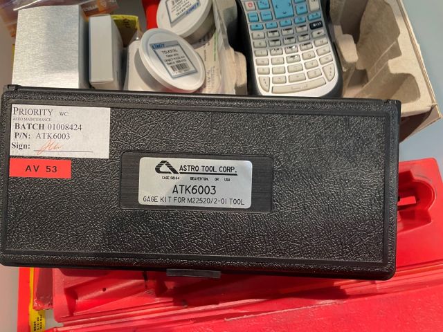 877074-20 Skåp med innehåll verktyg från elverkstad