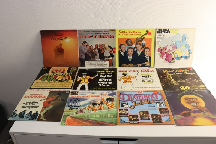 704014-1 LPs / vinyl records 142pcs