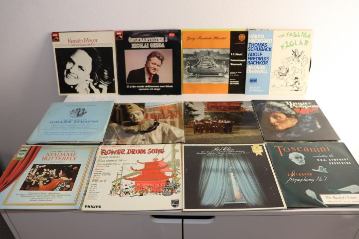 704014-4 LPs / vinyl records 142pcs