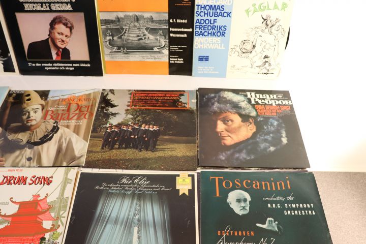 704014-5 LPs / vinyl records 142pcs
