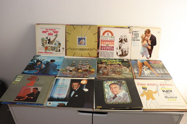 704014-13 LPs / vinyl records 142pcs