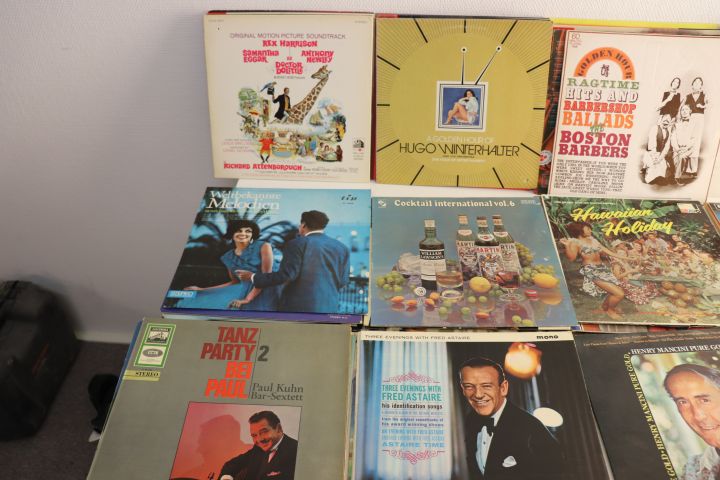 704014-15 LPs / vinyl records 142pcs