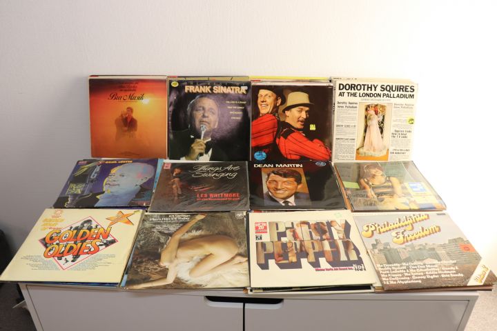 704014-16 LPs / vinyl records 142pcs