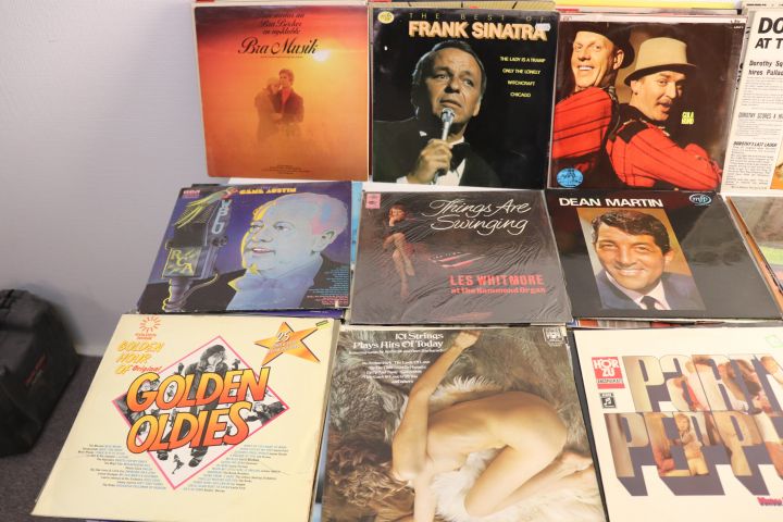 704014-18 LPs / vinyl records 142pcs
