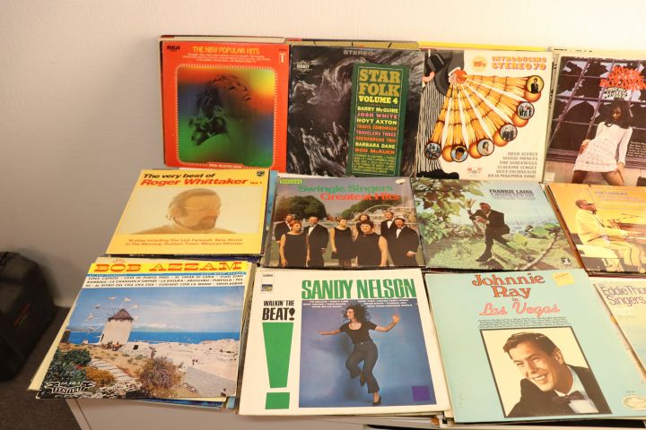704014-21 LPs / vinyl records 142pcs