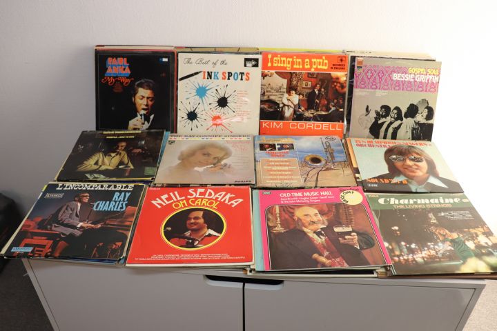 704014-22 LPs / vinyl records 142pcs
