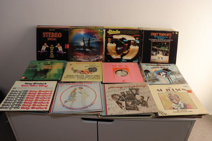 704014-25 LPs / vinyl records 142pcs