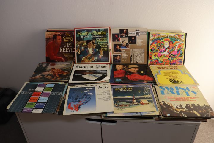 704014-34 LPs / vinyl records 142pcs