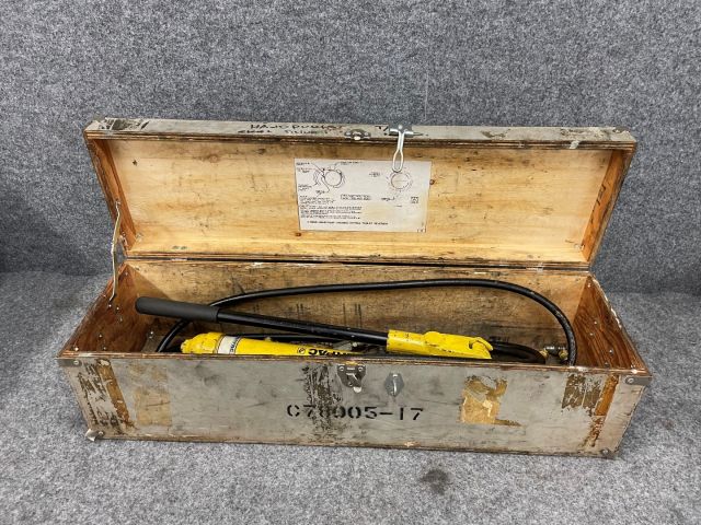 839399-1 Hand pump thrust reverser