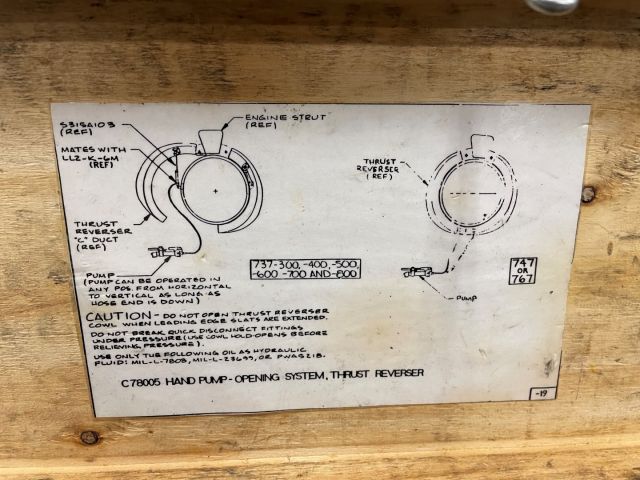 839399-3 Hand pump thrust reverser