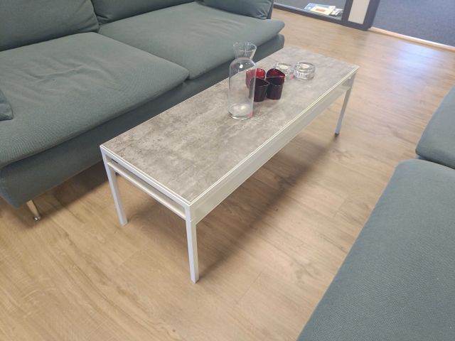 826274-5 Sofas and tables