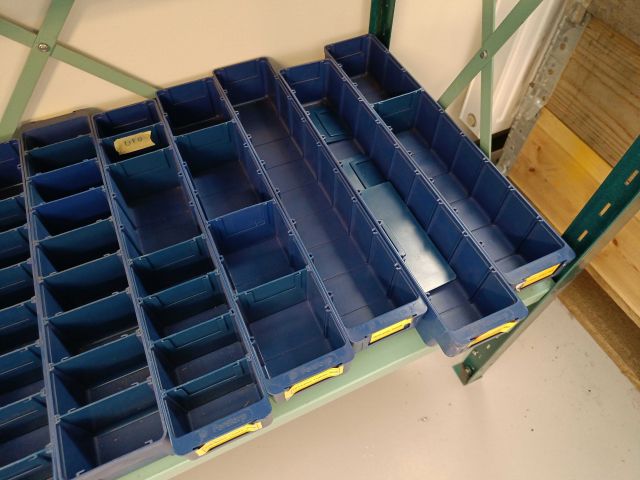 826297-6 Sheet metal shelf with drawer system