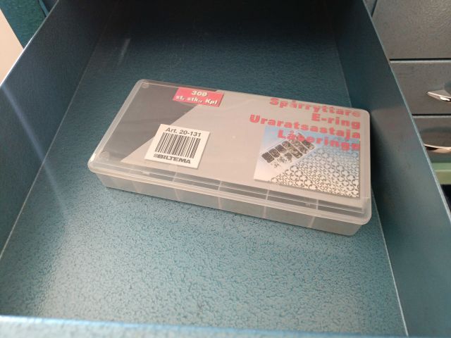 826297-10 Sheet metal shelf with drawer system