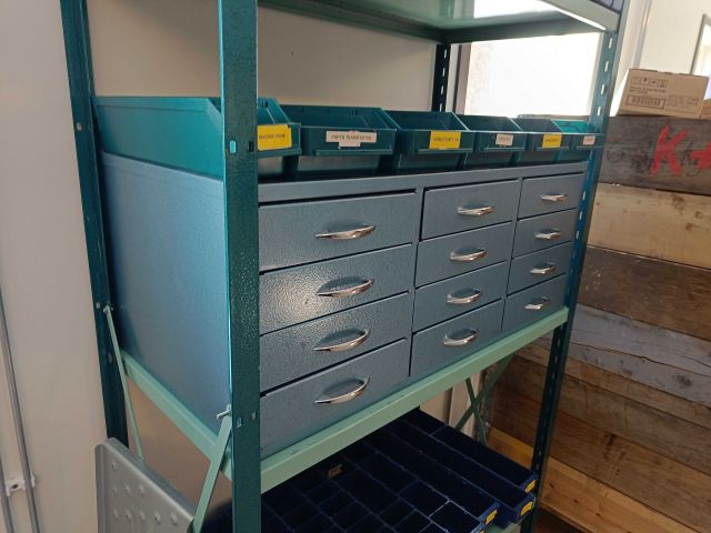 826297-12 Sheet metal shelf with drawer system