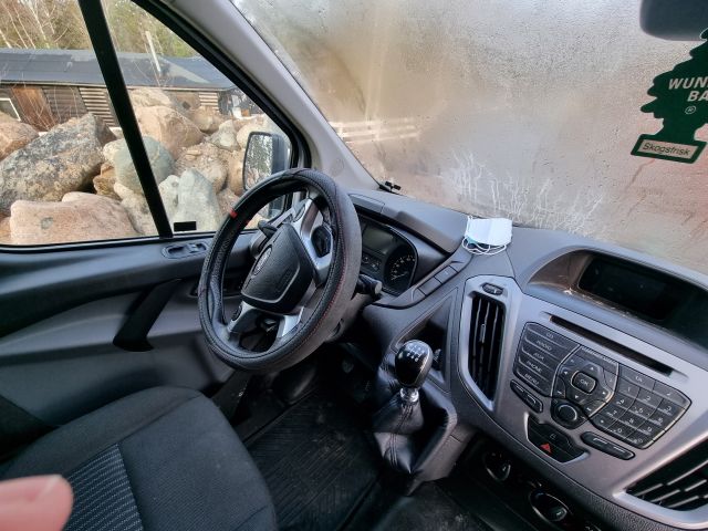 884208-18 Ford FCC Transit Custom - 2013