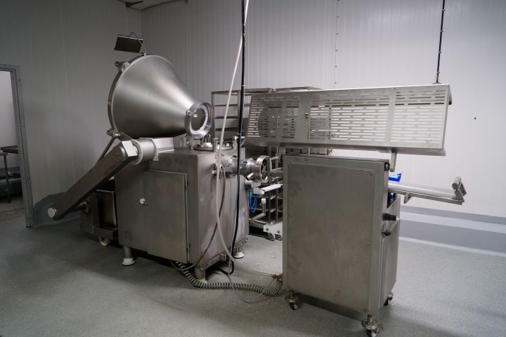 833633-1 Sausage stuffing / mincer - VEMAG HP12E / portioner MMP220