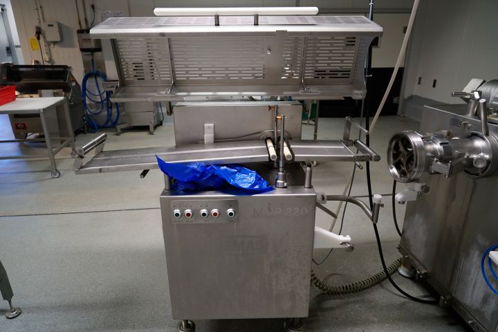 833633-3 Sausage stuffing / mincer - VEMAG HP12E / portioner MMP220