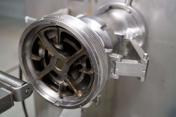 833633-4 Sausage stuffing / mincer - VEMAG HP12E / portioner MMP220