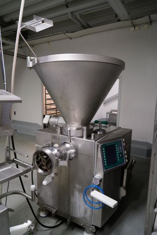 833633-5 Sausage stuffing / mincer - VEMAG HP12E / portioner MMP220