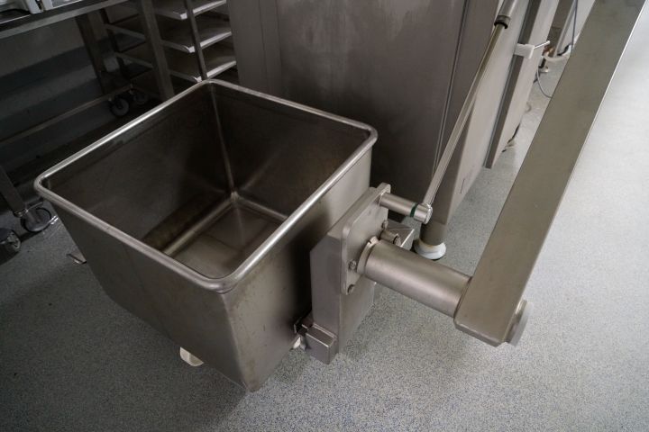 833633-10 Sausage stuffing / mincer - VEMAG HP12E / portioner MMP220