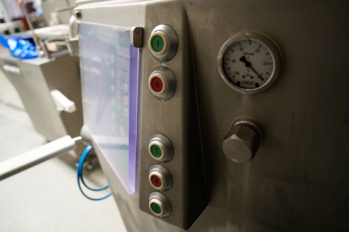 833633-12 Sausage stuffing / mincer - VEMAG HP12E / portioner MMP220