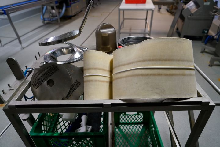 833633-19 Sausage stuffing / mincer - VEMAG HP12E / portioner MMP220