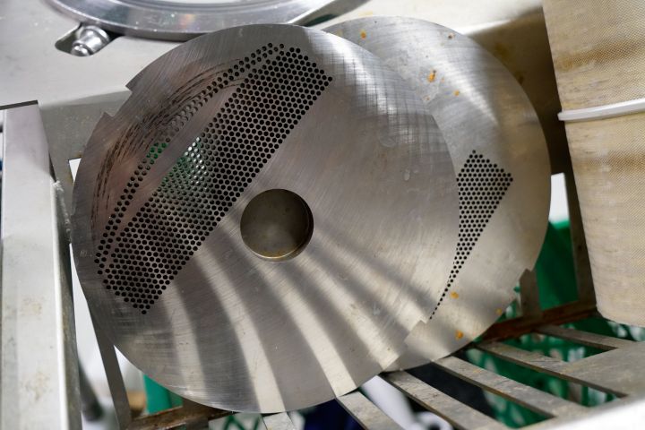 833633-20 Sausage stuffing / mincer - VEMAG HP12E / portioner MMP220