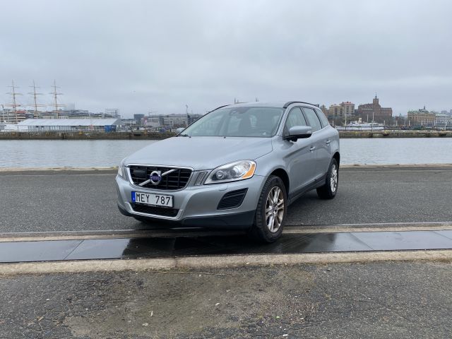 884347-1 Volvo XC60 D5 AWD Momentum -2011