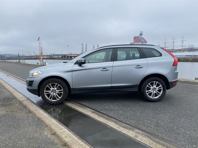 884347-2 Volvo XC60 D5 AWD Momentum -2011