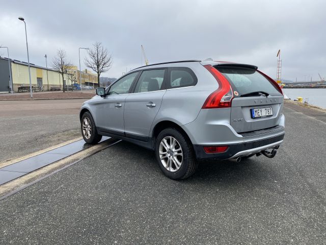 884347-3 Volvo XC60 D5 AWD Momentum -2011