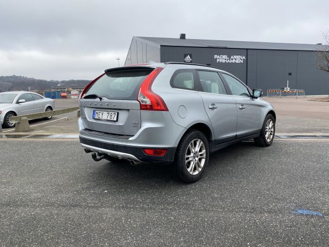884347-5 Volvo XC60 D5 AWD Momentum -2011
