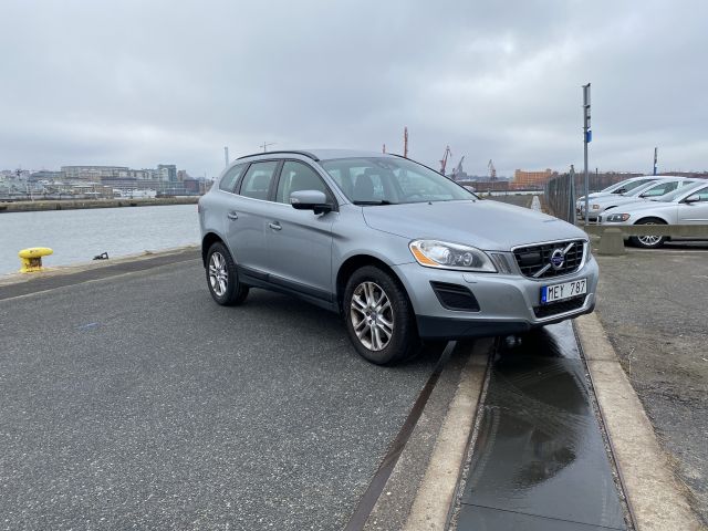 884347-7 Volvo XC60 D5 AWD Momentum -2011