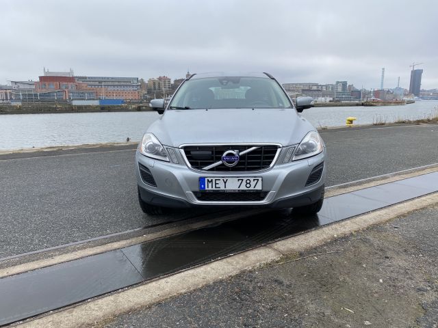 884347-8 Volvo XC60 D5 AWD Momentum -2011