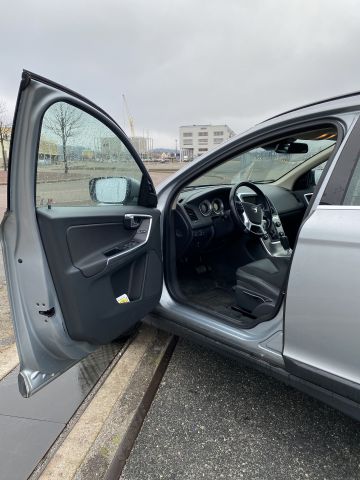 884347-9 Volvo XC60 D5 AWD Momentum -2011