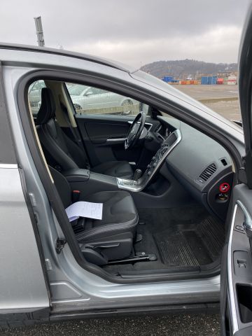 884347-13 Volvo XC60 D5 AWD Momentum -2011