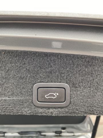 884347-22 Volvo XC60 D5 AWD Momentum -2011