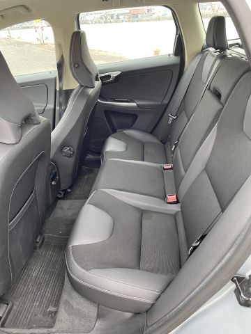 884347-23 Volvo XC60 D5 AWD Momentum -2011