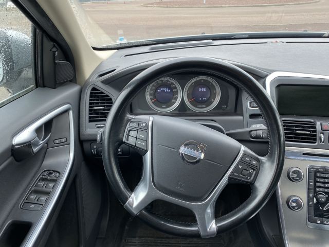 884347-24 Volvo XC60 D5 AWD Momentum -2011