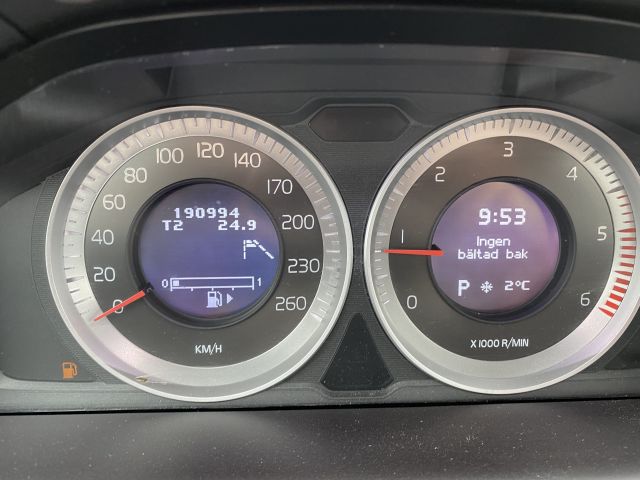 884347-25 Volvo XC60 D5 AWD Momentum -2011