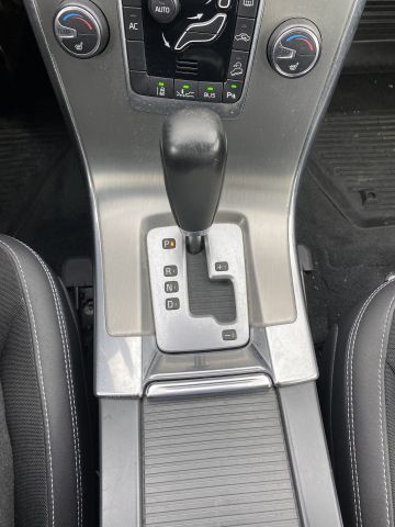 884347-28 Volvo XC60 D5 AWD Momentum -2011