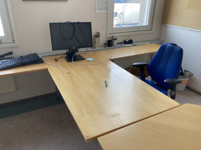 884472-3 Työhuoneen kalusteet - Ei pohjahintaa