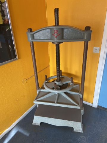 876568-1 Bokpress James Rohdin