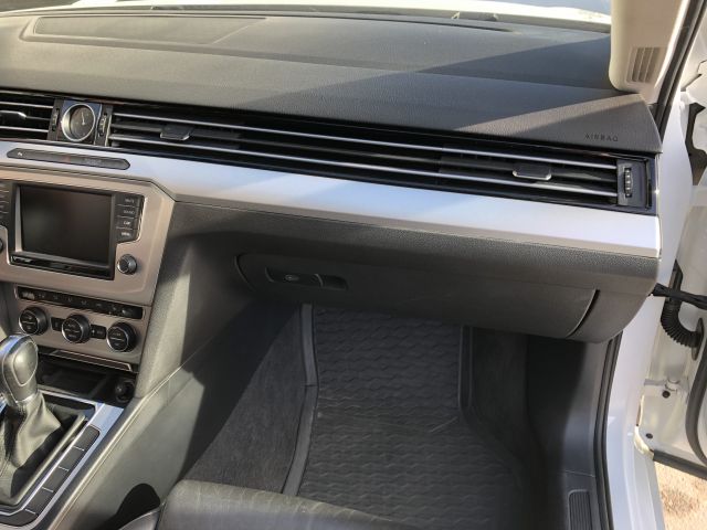 884640-10 Volkswagen Passat Variant 2.0 TDi BlueMotion - 2015